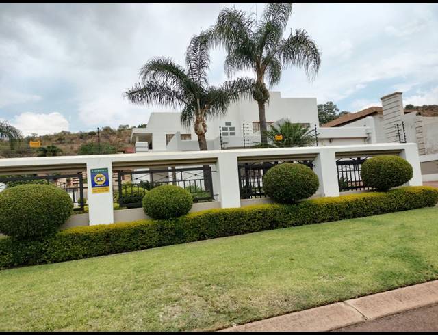 4 BEDROOM FREEHOLD FOR SALE IN MONTANA PARK